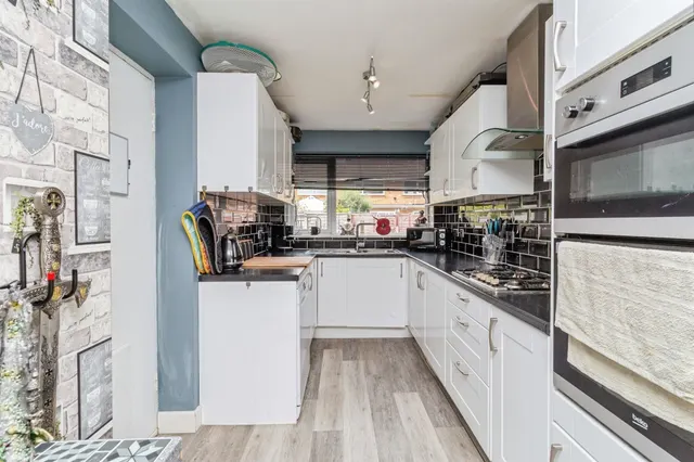 Photo 3 — Shenley Grove, Stafford
