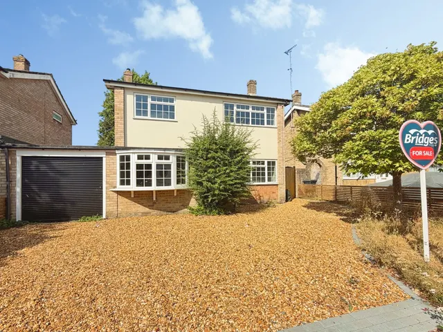 Foxhurst Road, Ash Vale, Surrey, GU12 5DY, photo 1