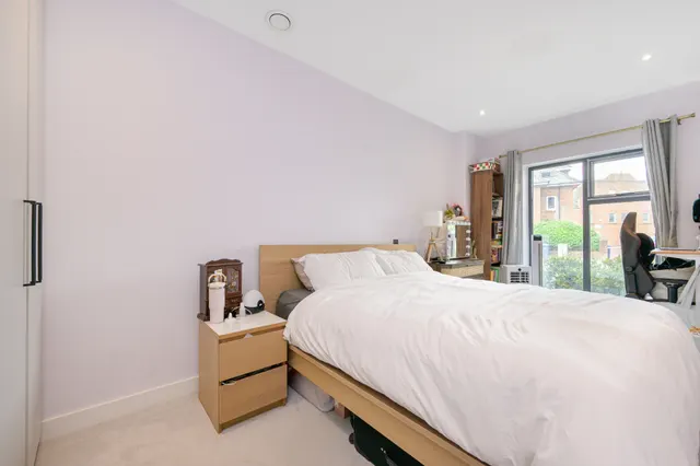 Photo 2 — Flat 3, 293 Friern Barnet Lane, London