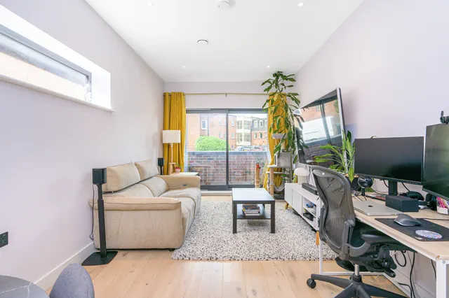 Flat 3, 293 Friern Barnet Lane, London, photo 1