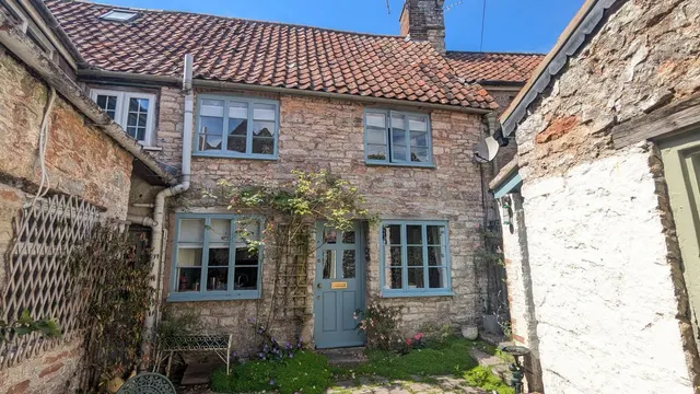St Thomas Street, Wells, BA5, photo 1