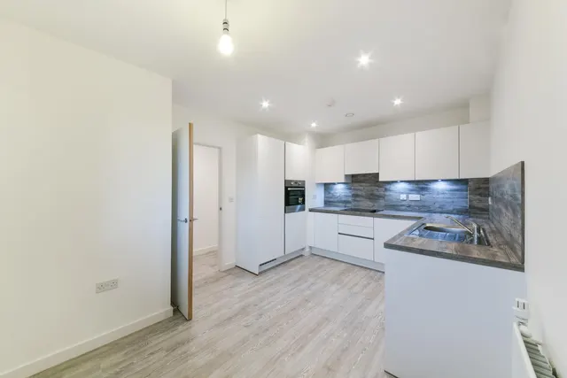 Upton Gardens, E13, photo 1