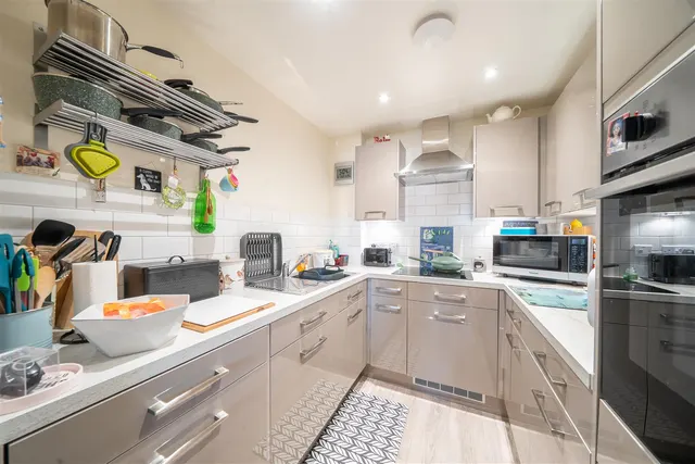 Stuart Road, Highcliffe, BH23, photo 2