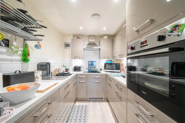 Stuart Road, Highcliffe, BH23, photo 3