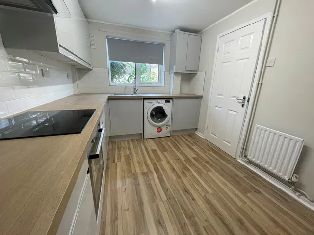 Photo 3 — Dunsmore Close, Cambridge