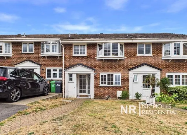 Leas Close, Chessington, KT9, photo 1