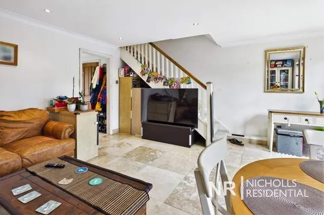 Leas Close, Chessington, KT9, photo 3