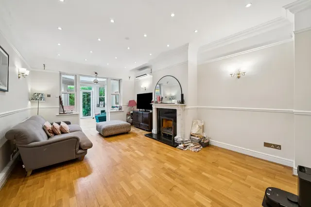 Wyatt Drive, Barnes, SW13, photo 2