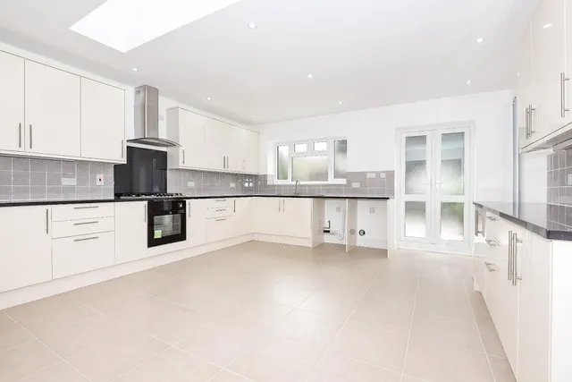 Devereux Road, Windsor, photo 3