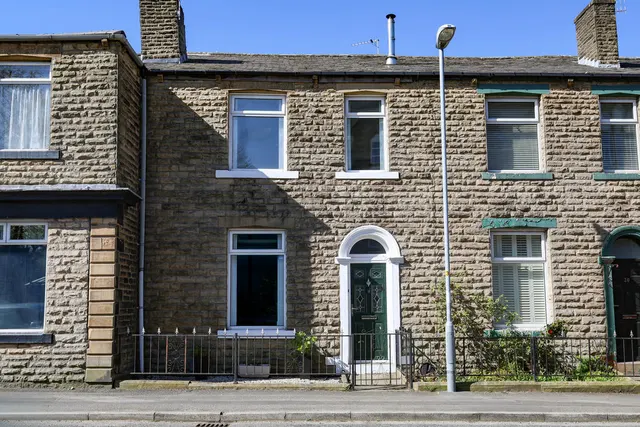 Victoria Street, Littleborough OL15 9DB, photo 1