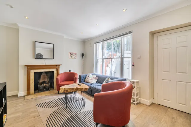 Flat 1, 31 Kempsford Gardens, London, photo 1