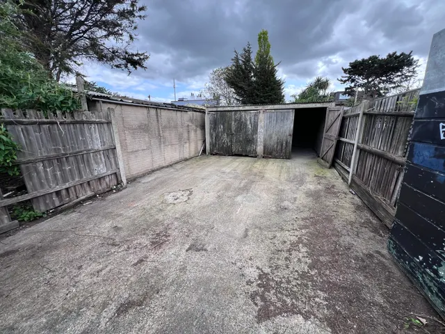Brentwood Road, Romford, RM1, photo 1