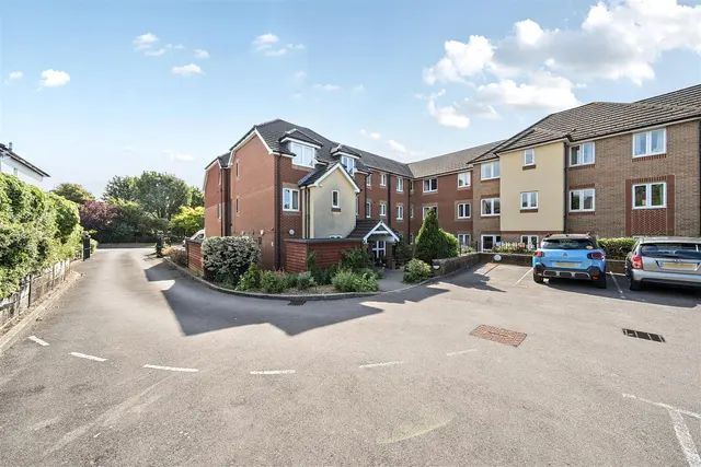 Trinity Street, Fareham, PO16, photo 1