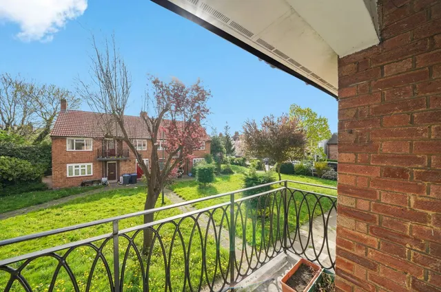 Ivy Road, London, NW2, photo 1