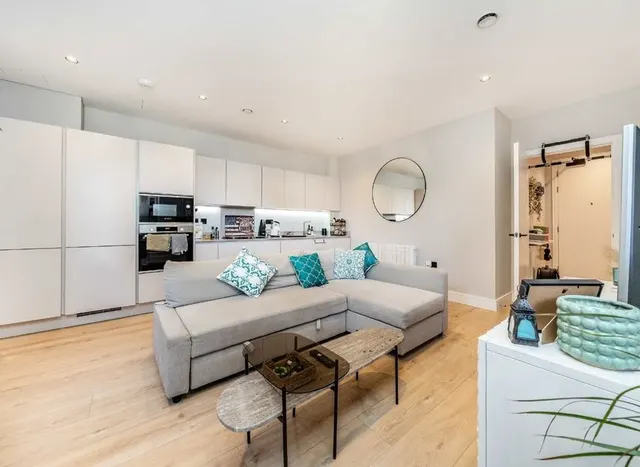 Ballards Lane, Finchley, N3, photo 1