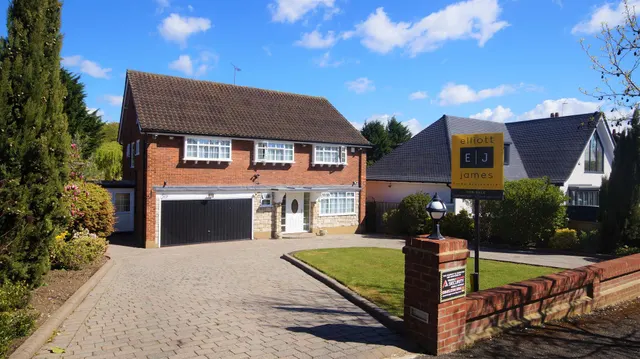Campions, Loughton, photo 1