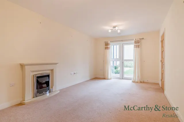 Broad Street, Staple Hill, BS16, photo 3