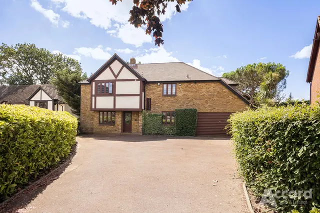 Clairvale, Hornchurch, RM11, photo 1