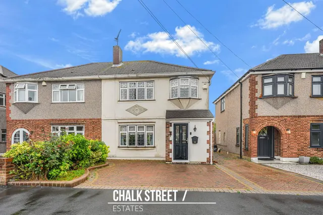 Dee Way, Romford, RM1 4UU, photo 1