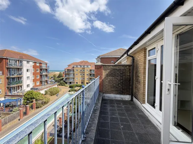 Photo 3 — St. Kitts Drive, Eastbourne, BN23 5TL
