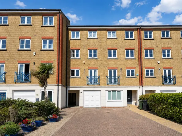 St. Kitts Drive, Eastbourne, BN23 5TL, photo 1