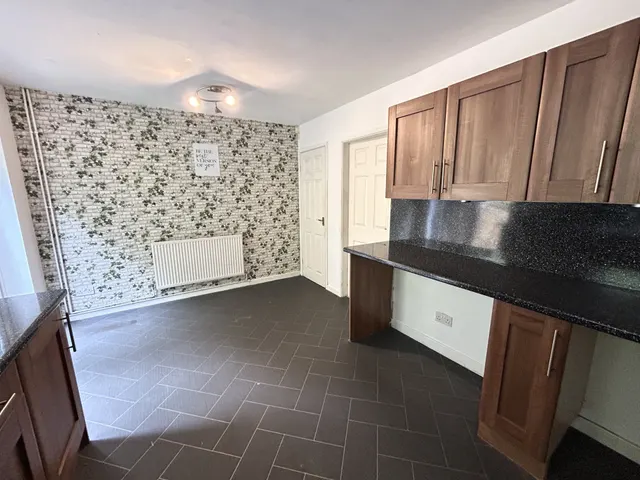 Photo 2 — Pontefract Close, Swinton, M27