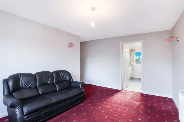 Maxwellton Road, Calderwood, G74, photo 3