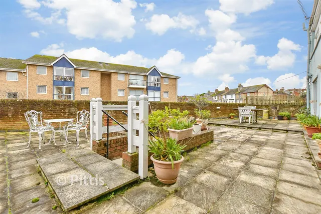 Terminus Road, Cowes, PO31, photo 2