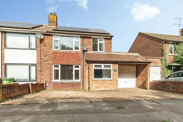 Hawthorn Way, Basingstoke, RG23, photo 1
