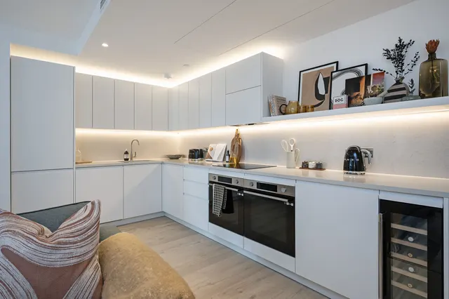Photo 2 — Flat 405, Alma, 5 New Drum Street, London