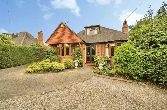 Hilltop Road, Earley, RG6, photo 1