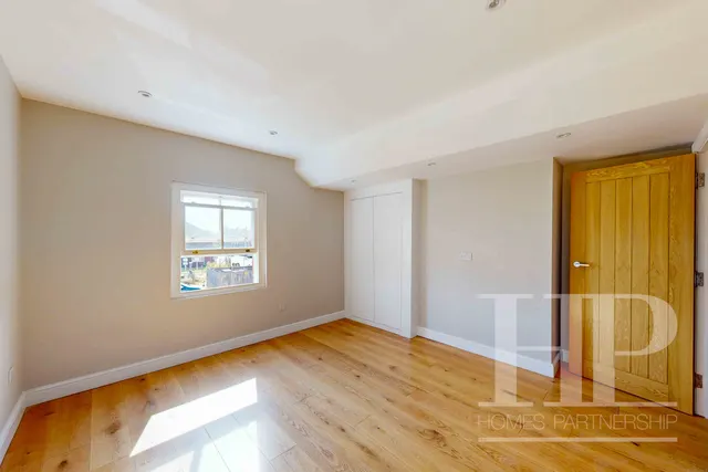 East Park, Crawley, RH10, photo 2