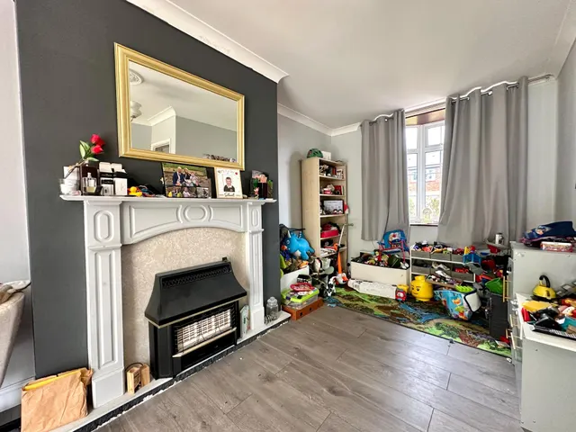 Chantry Avenue, Bloxwich, WS3, photo 3