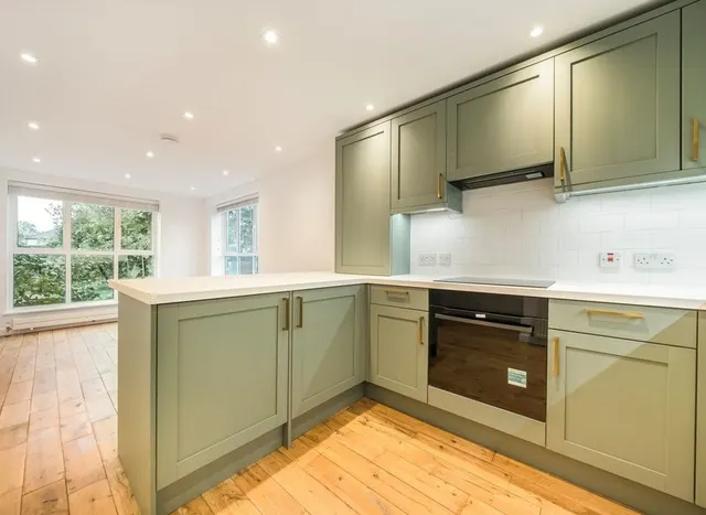 Colney Hatch Lane, Muswell Hill, N10, photo 1