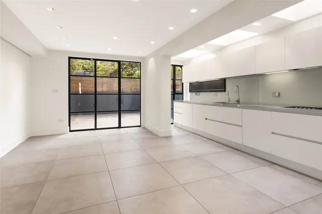 Cupar Road, London, SW11, photo 2