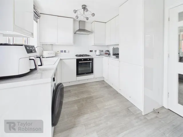 Boleyn Close, Maidenbower, RH10, photo 3