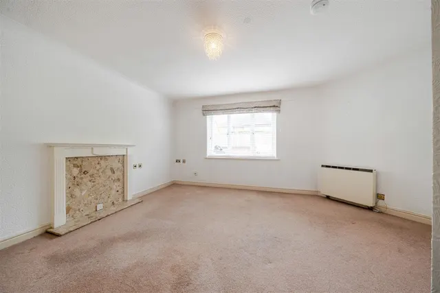 Hinderton Road, Neston, CH64, photo 3