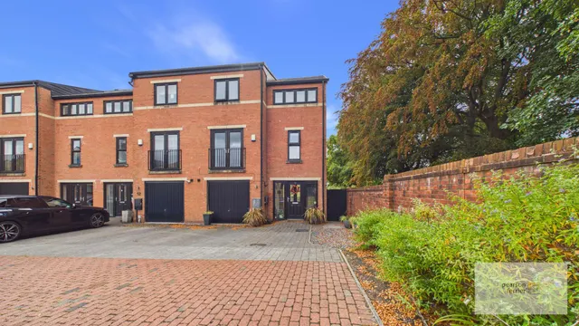 Walmersley Road, Bury, BL9 5JD, photo 1