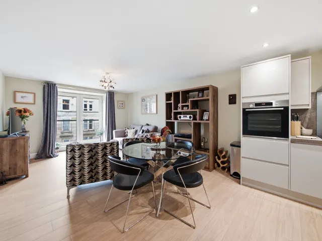 Cables Wynd, Leith, EH6, photo 2