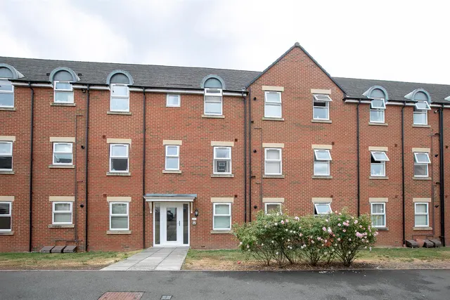 Cloatley Crescent, Royal Wootton Bassett, photo 1