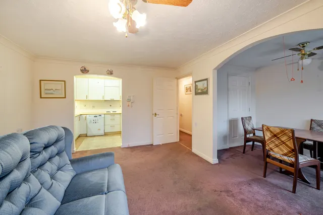 Du Cros Drive, HA7, photo 3