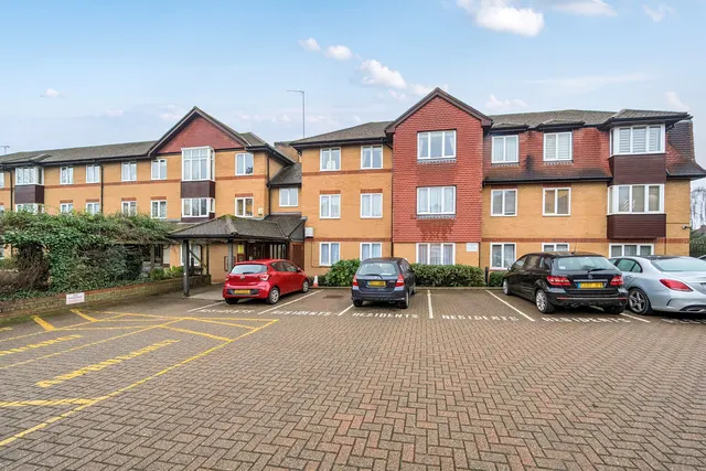 Du Cros Drive, HA7, photo 1