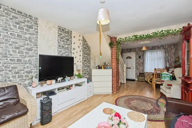 Photo 3 — Victoria Crescent, Burton-on-Trent, Staffordshire, DE14