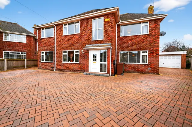 Newlyn Close, Wirral, photo 1