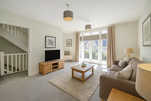 Photo 2 — Pentire Place, Farnham, GU10
