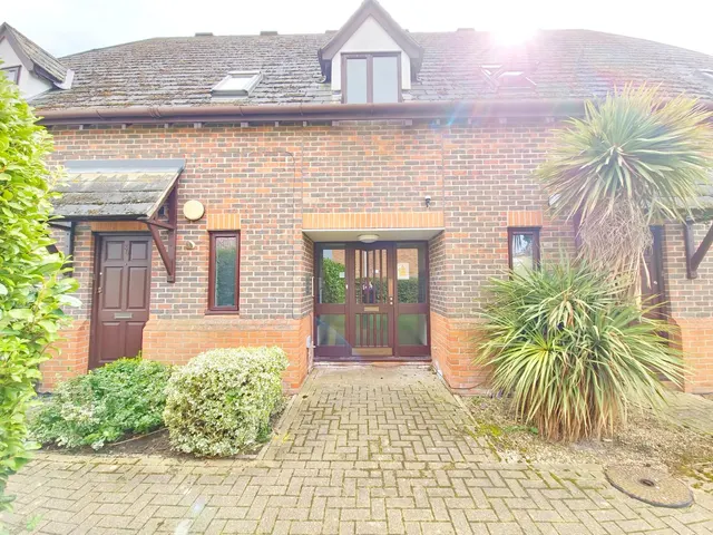 Canvey Walk, Chelmsford, CM1, photo 1