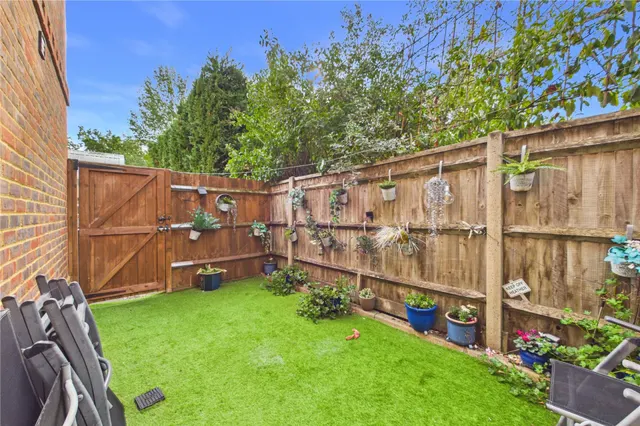 Hyde End Road, Spencers Wood, RG7, photo 2