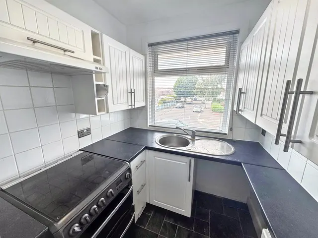Photo 3 — Claremont Avenue, Bournemouth BH9 3HD