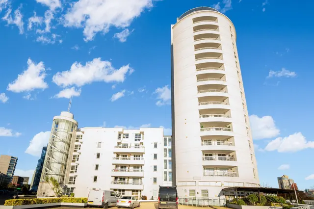 Barrier Point Road, London, E16, photo 1