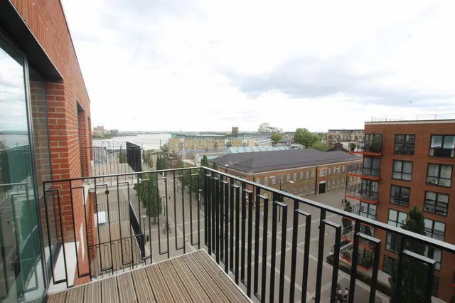 Europa House, Street, SE18, photo 2